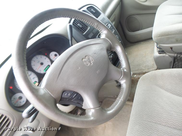 image for item DB9995 2004 Dodge Grand Caravan van