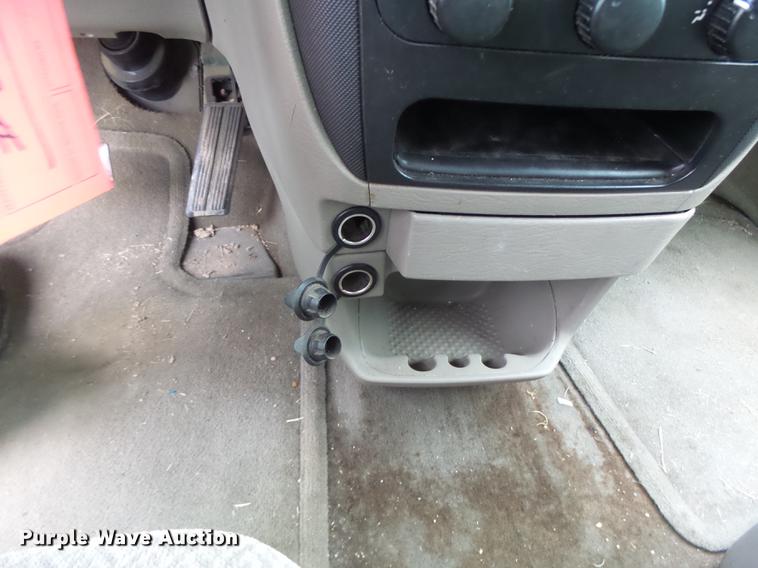image for item DB9995 2004 Dodge Grand Caravan van