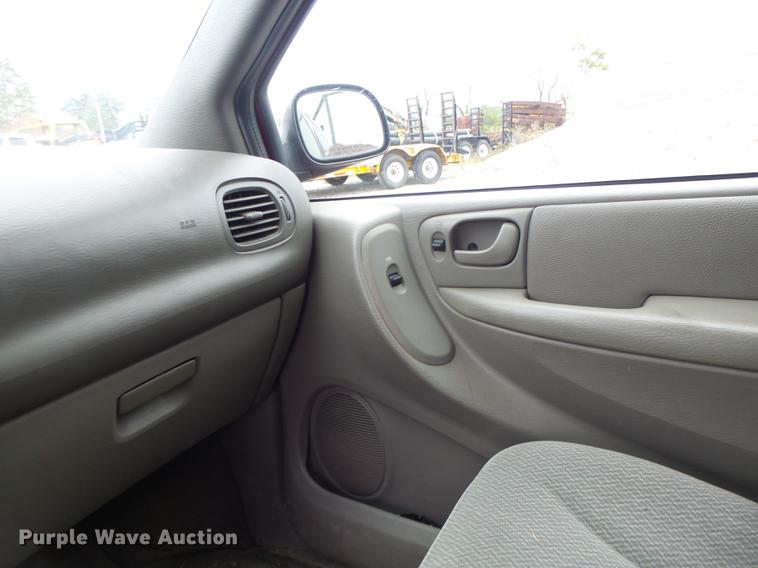 image for item DB9995 2004 Dodge Grand Caravan van
