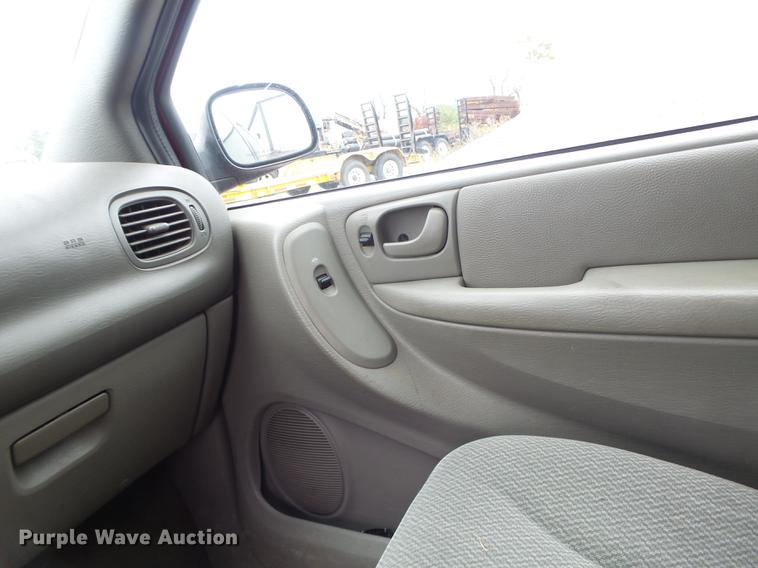 image for item DB9995 2004 Dodge Grand Caravan van