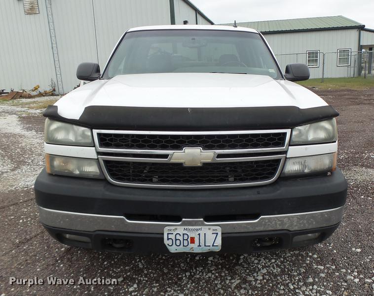 image for item DB9996 2006 Chevrolet Silverado 2500HD Crew Cab pickup truck