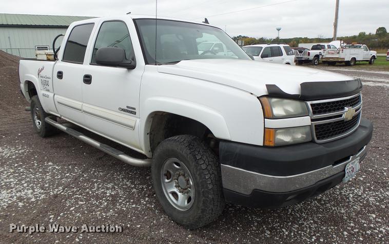 image for item DB9996 2006 Chevrolet Silverado 2500HD Crew Cab pickup truck