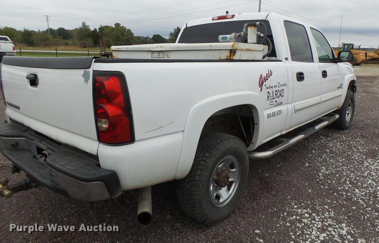 image for item DB9996 2006 Chevrolet Silverado 2500HD Crew Cab pickup truck