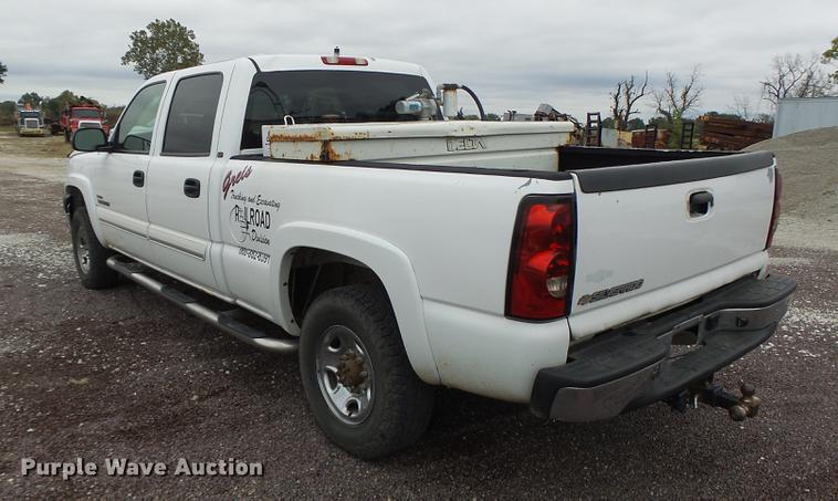 image for item DB9996 2006 Chevrolet Silverado 2500HD Crew Cab pickup truck