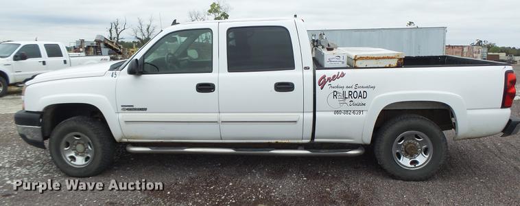 image for item DB9996 2006 Chevrolet Silverado 2500HD Crew Cab pickup truck