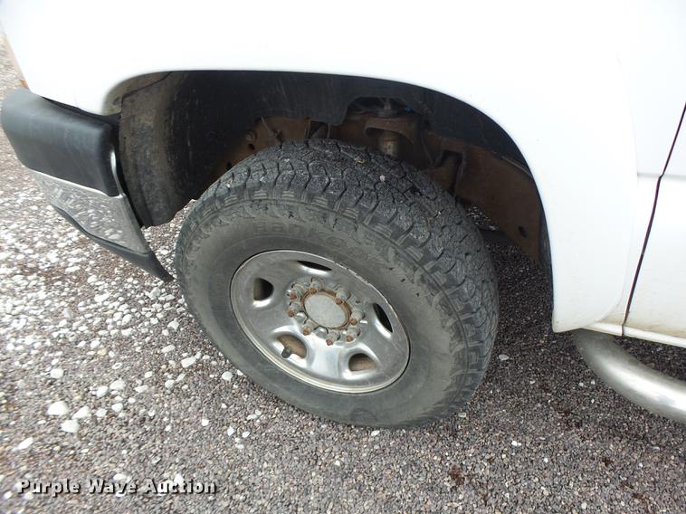 image for item DB9996 2006 Chevrolet Silverado 2500HD Crew Cab pickup truck