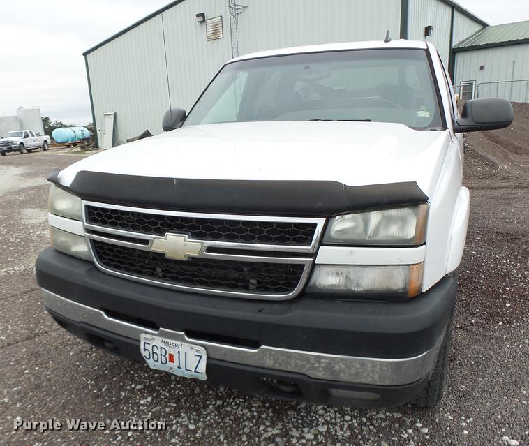 image for item DB9996 2006 Chevrolet Silverado 2500HD Crew Cab pickup truck