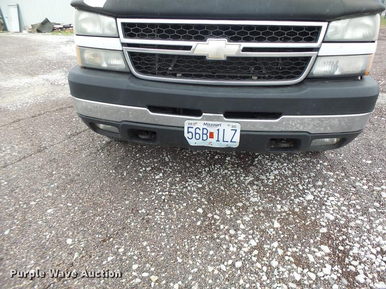 image for item DB9996 2006 Chevrolet Silverado 2500HD Crew Cab pickup truck