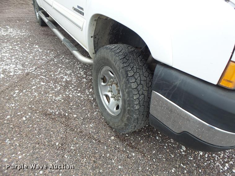 image for item DB9996 2006 Chevrolet Silverado 2500HD Crew Cab pickup truck