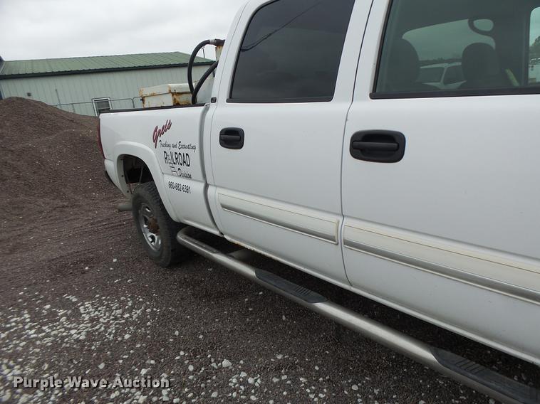 image for item DB9996 2006 Chevrolet Silverado 2500HD Crew Cab pickup truck
