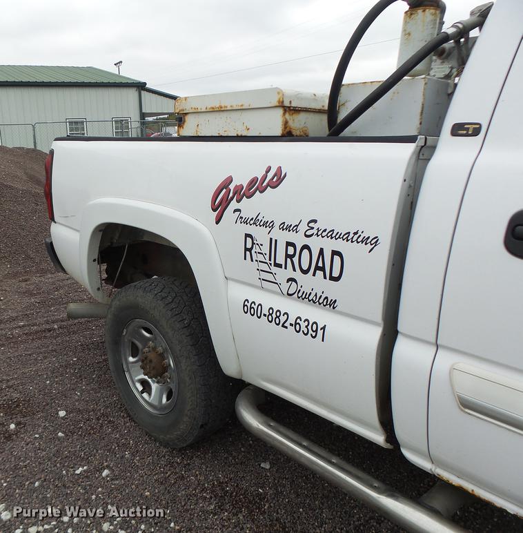 image for item DB9996 2006 Chevrolet Silverado 2500HD Crew Cab pickup truck