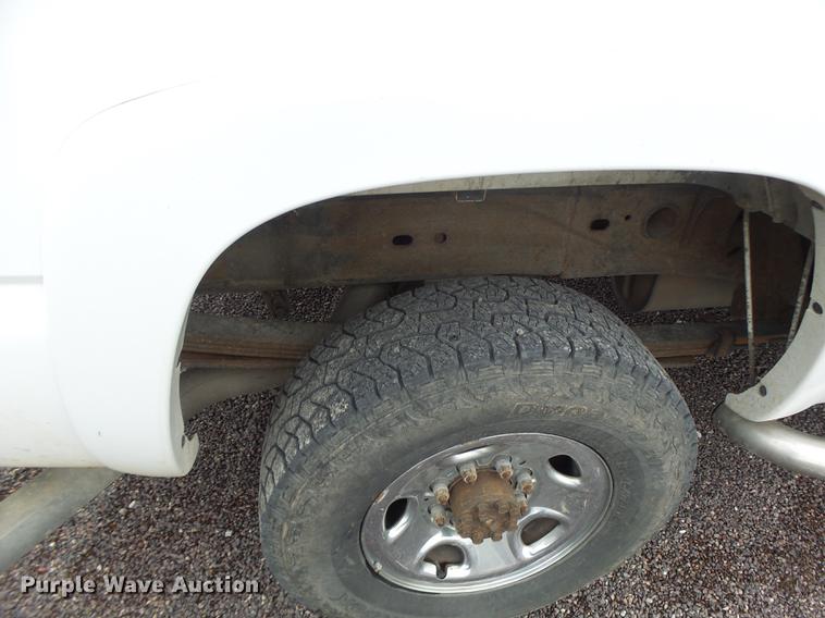 image for item DB9996 2006 Chevrolet Silverado 2500HD Crew Cab pickup truck