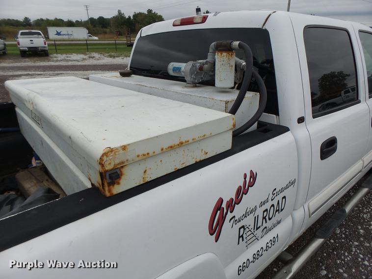 image for item DB9996 2006 Chevrolet Silverado 2500HD Crew Cab pickup truck