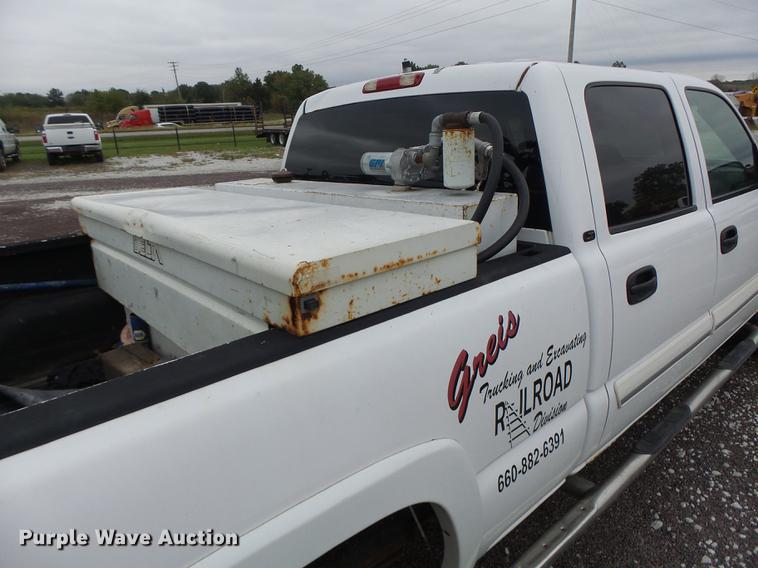 image for item DB9996 2006 Chevrolet Silverado 2500HD Crew Cab pickup truck