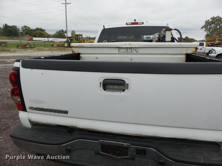 image for item DB9996 2006 Chevrolet Silverado 2500HD Crew Cab pickup truck