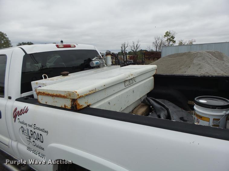 image for item DB9996 2006 Chevrolet Silverado 2500HD Crew Cab pickup truck