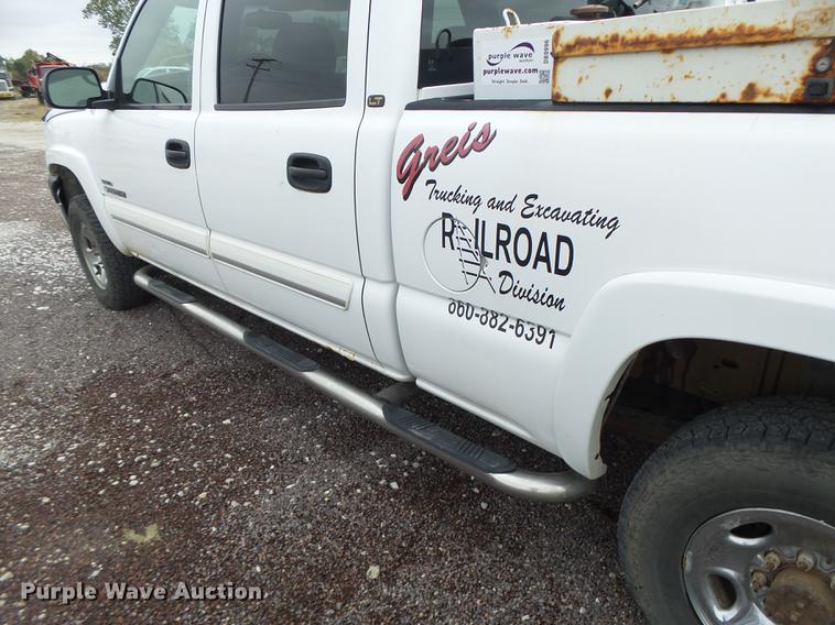 image for item DB9996 2006 Chevrolet Silverado 2500HD Crew Cab pickup truck