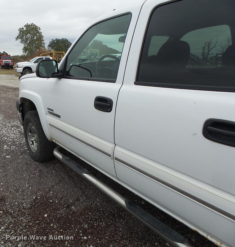 image for item DB9996 2006 Chevrolet Silverado 2500HD Crew Cab pickup truck