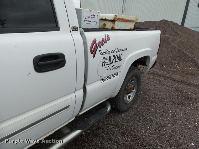 image for item DB9996 2006 Chevrolet Silverado 2500HD Crew Cab pickup truck