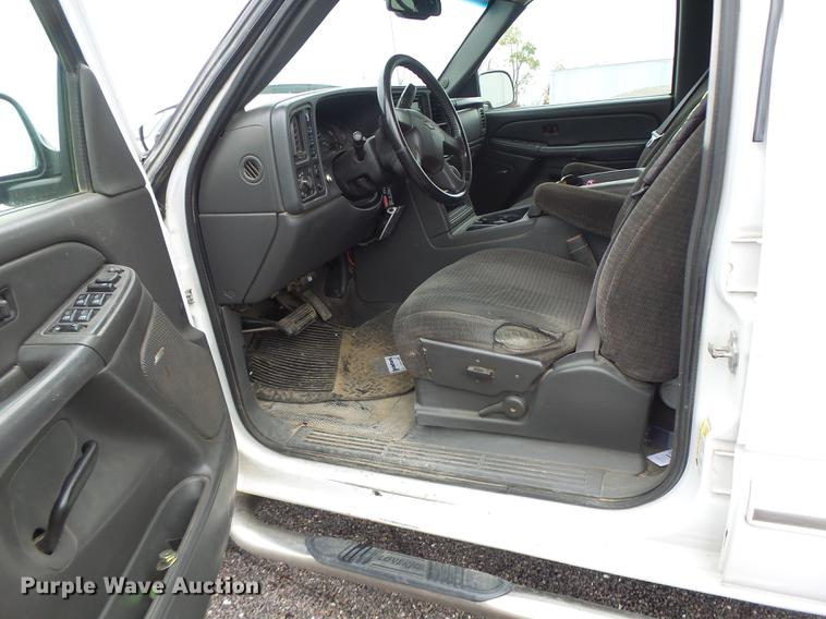 image for item DB9996 2006 Chevrolet Silverado 2500HD Crew Cab pickup truck