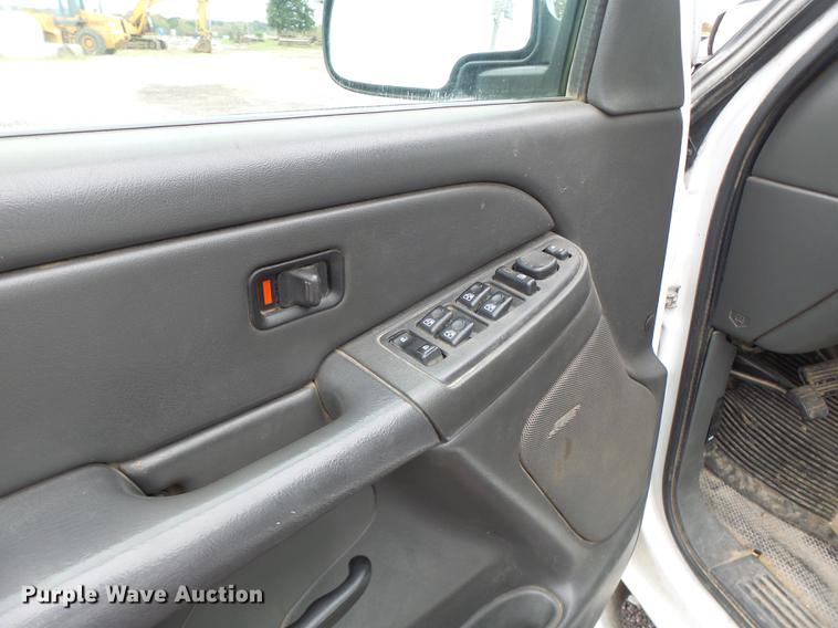 image for item DB9996 2006 Chevrolet Silverado 2500HD Crew Cab pickup truck