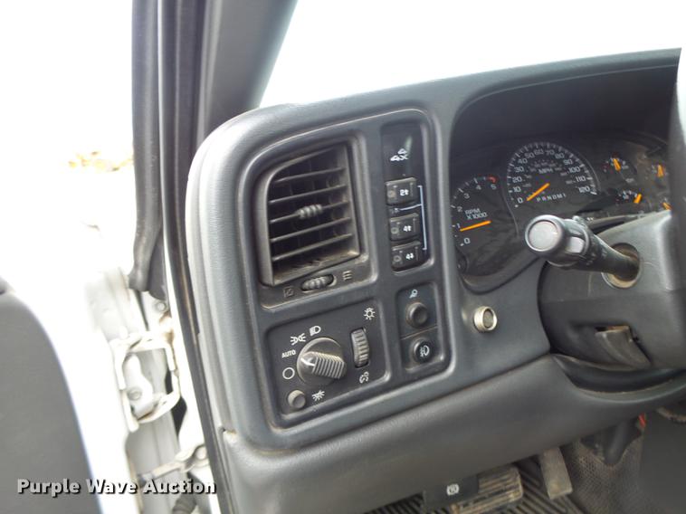 image for item DB9996 2006 Chevrolet Silverado 2500HD Crew Cab pickup truck