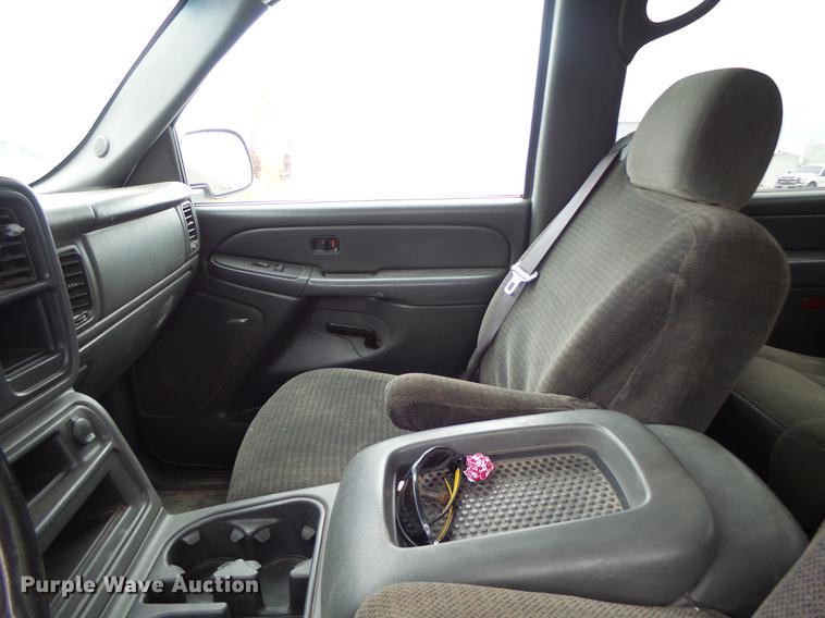 image for item DB9996 2006 Chevrolet Silverado 2500HD Crew Cab pickup truck