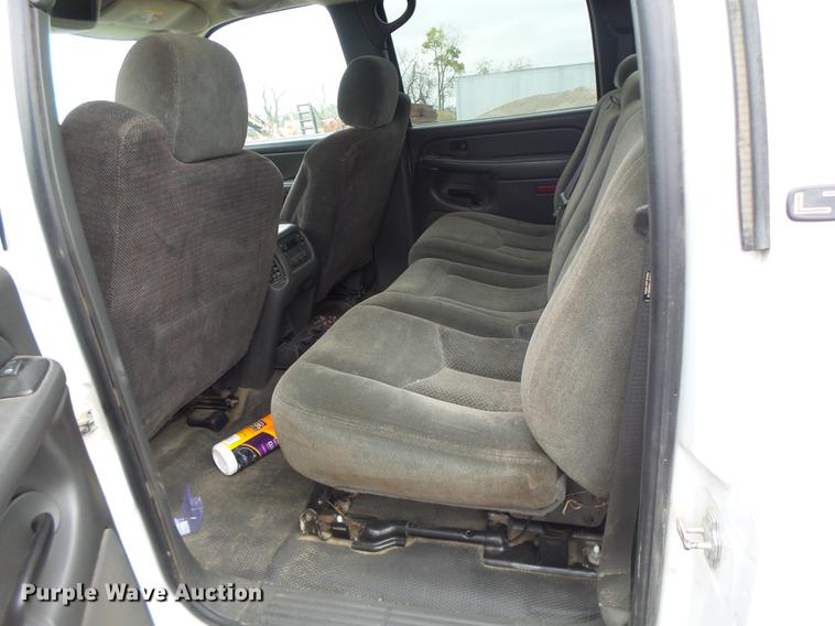 image for item DB9996 2006 Chevrolet Silverado 2500HD Crew Cab pickup truck