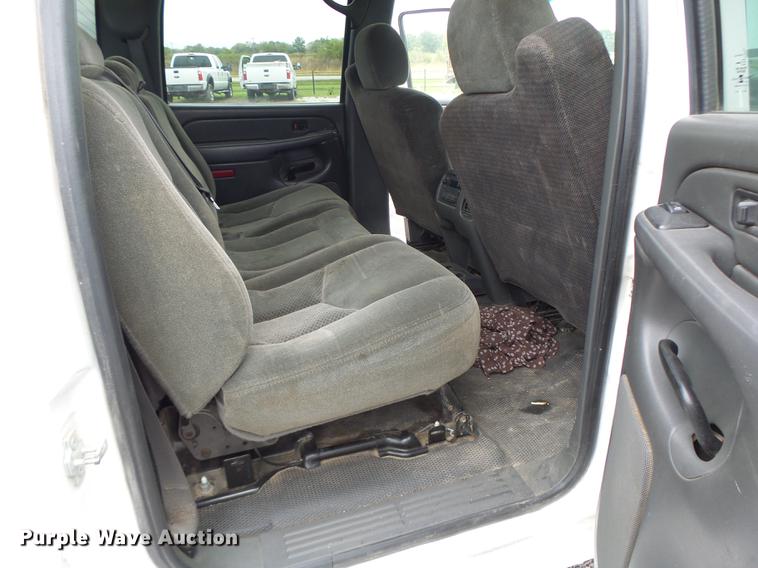 image for item DB9996 2006 Chevrolet Silverado 2500HD Crew Cab pickup truck