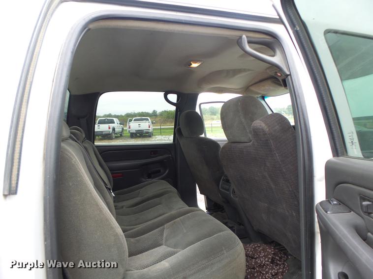 image for item DB9996 2006 Chevrolet Silverado 2500HD Crew Cab pickup truck