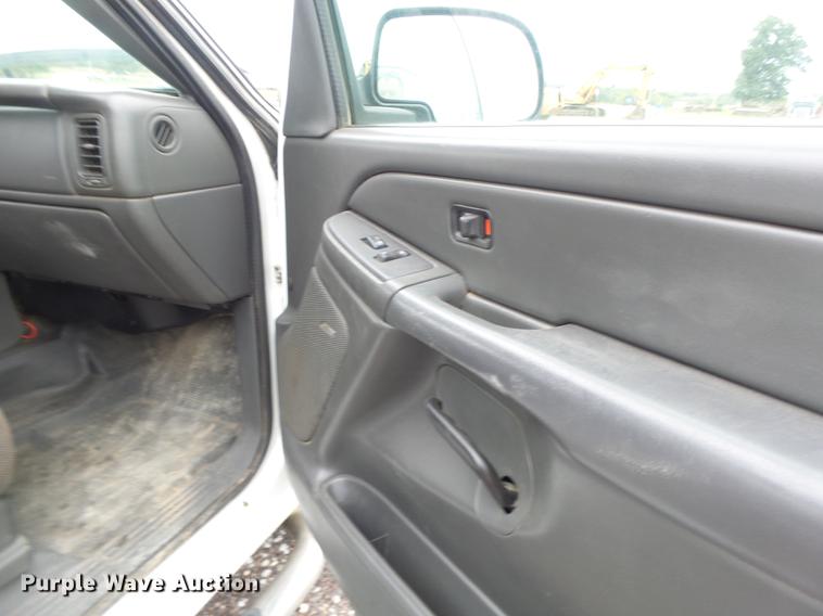 image for item DB9996 2006 Chevrolet Silverado 2500HD Crew Cab pickup truck