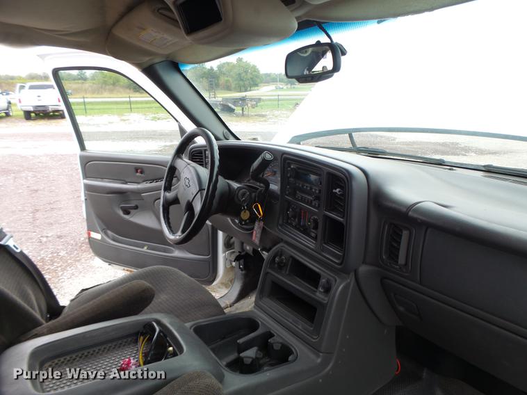 image for item DB9996 2006 Chevrolet Silverado 2500HD Crew Cab pickup truck