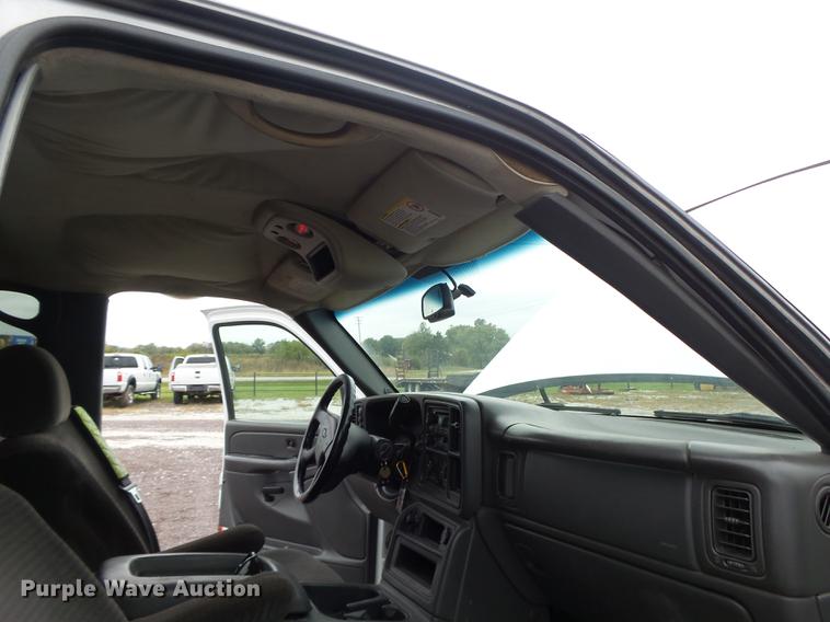 image for item DB9996 2006 Chevrolet Silverado 2500HD Crew Cab pickup truck