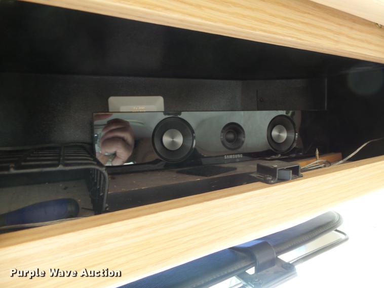 image for item DC3795 1999 Monaco Monocoque RV