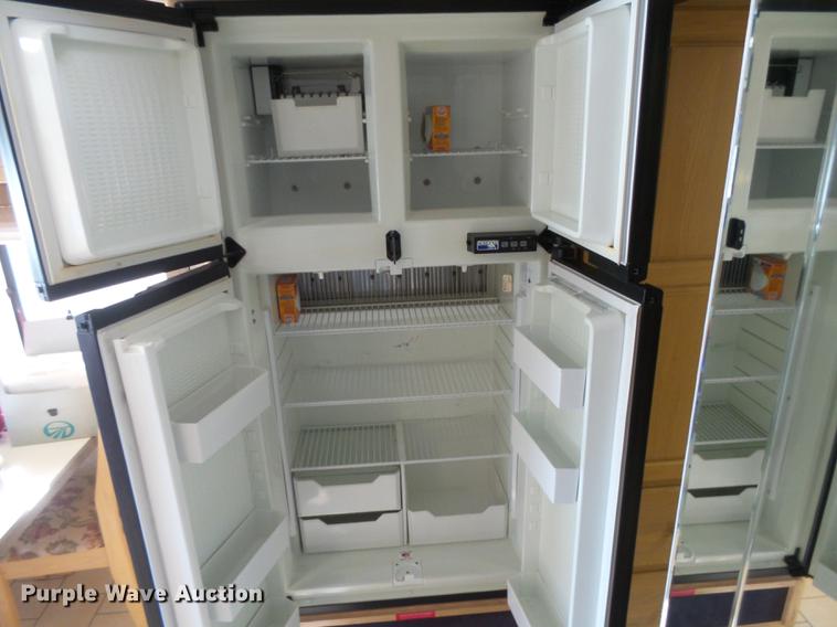 image for item DC3795 1999 Monaco Monocoque RV