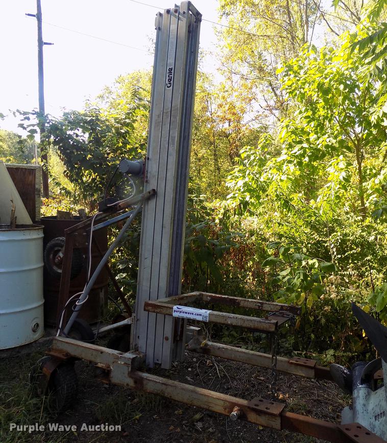 image for item DC4790 Genie material lift