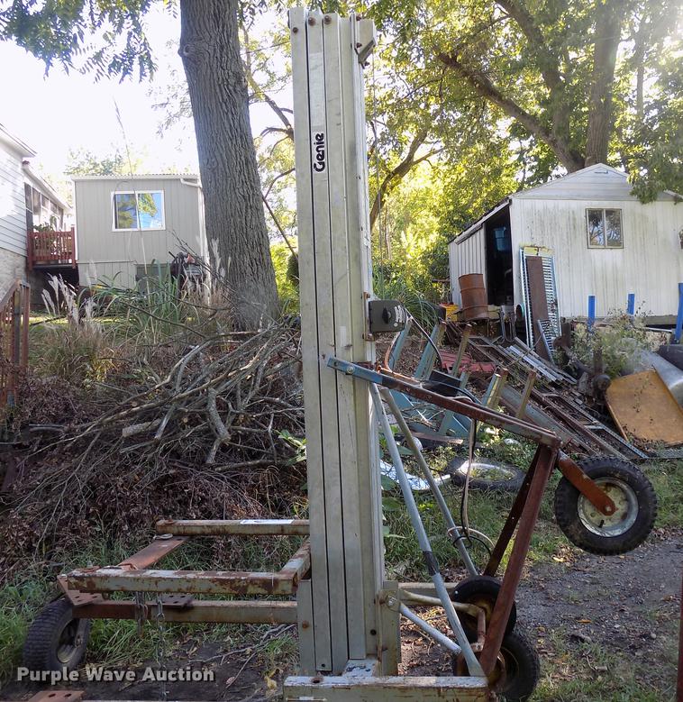 image for item DC4790 Genie material lift