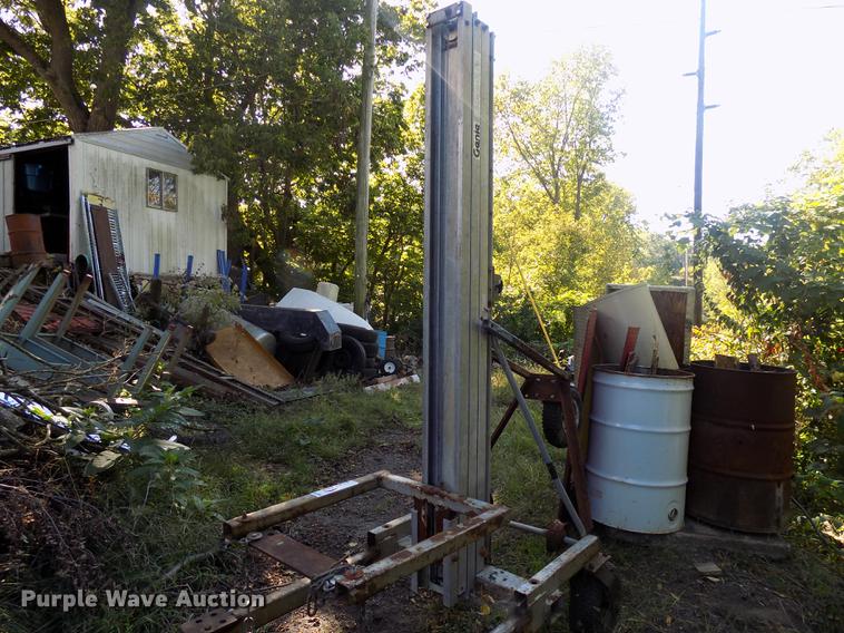 image for item DC4790 Genie material lift