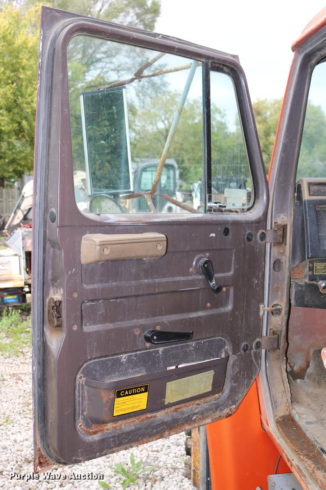 image for item DD0031 1991 International 4900 dump truck