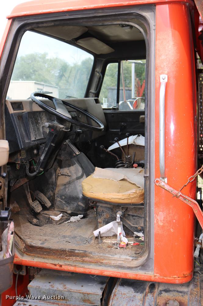 image for item DD0031 1991 International 4900 dump truck