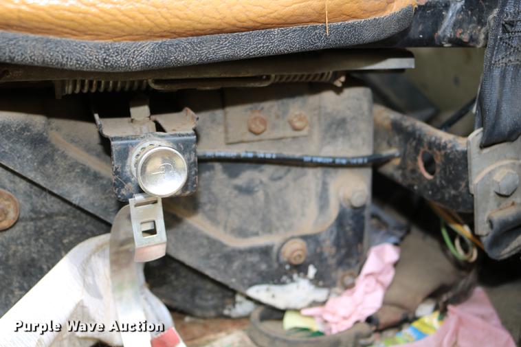 image for item DD0031 1991 International 4900 dump truck