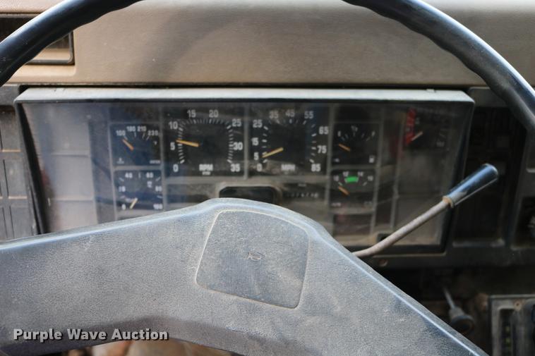 image for item DD0031 1991 International 4900 dump truck