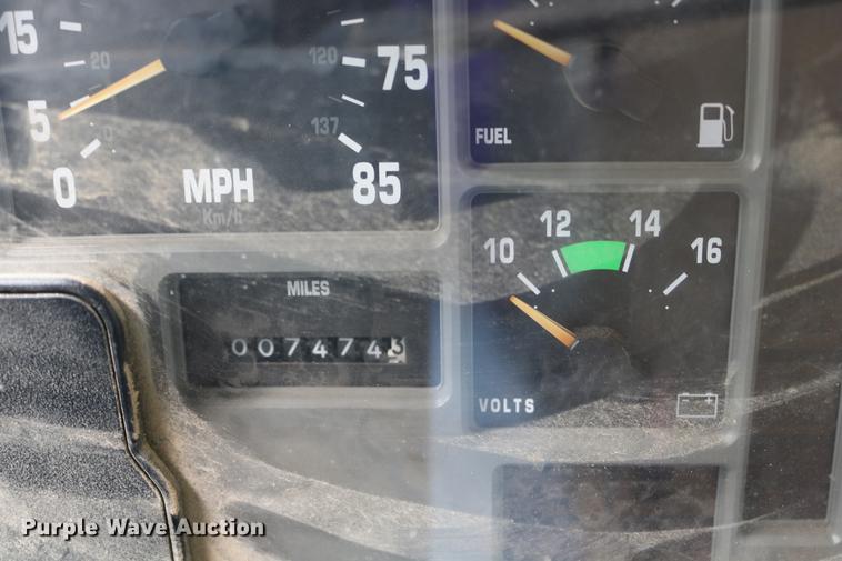 image for item DD0031 1991 International 4900 dump truck