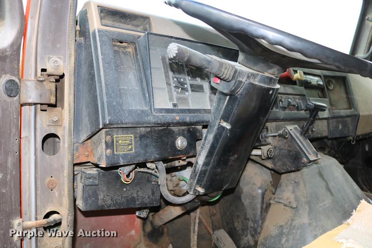 image for item DD0031 1991 International 4900 dump truck