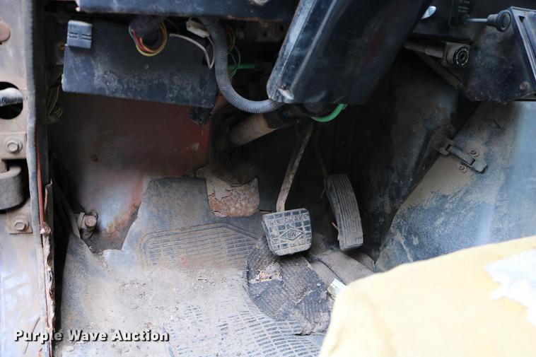 image for item DD0031 1991 International 4900 dump truck