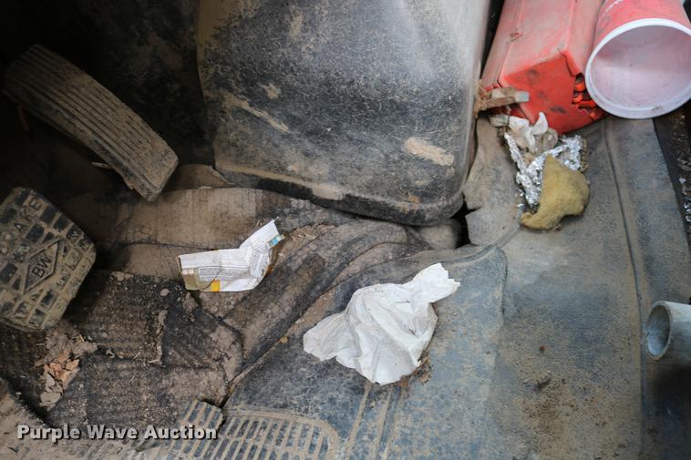 image for item DD0031 1991 International 4900 dump truck