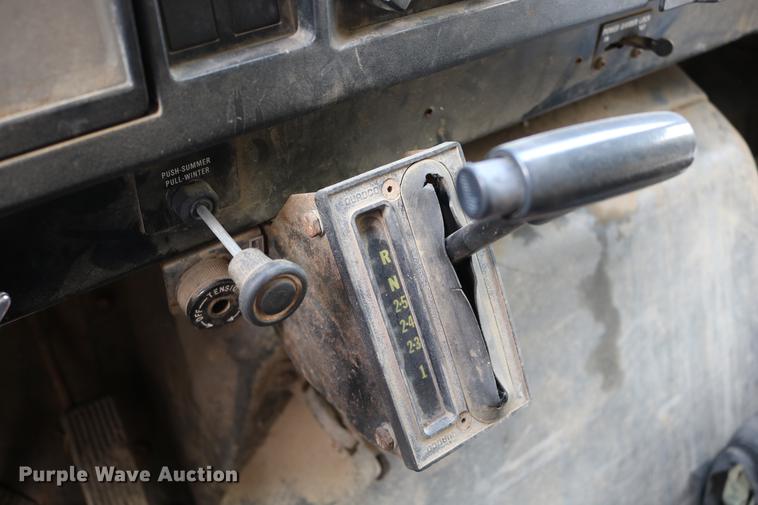 image for item DD0031 1991 International 4900 dump truck