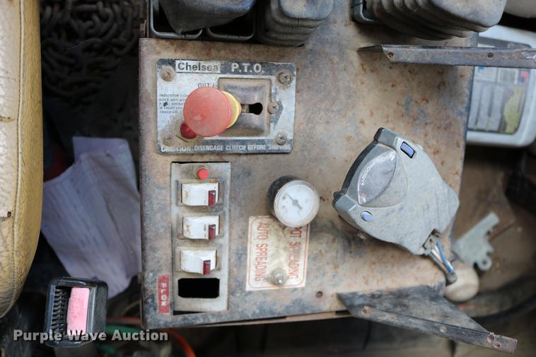 image for item DD0031 1991 International 4900 dump truck