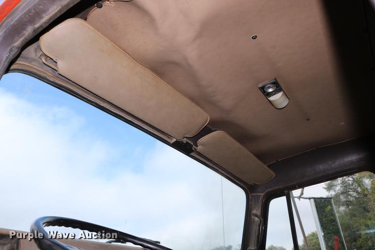 image for item DD0031 1991 International 4900 dump truck