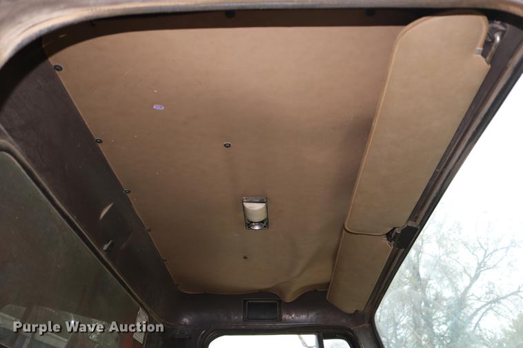 image for item DD0031 1991 International 4900 dump truck